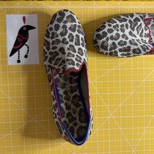 Rothy’s The Loafer light animal print red blue accents 7.5 recycled materials